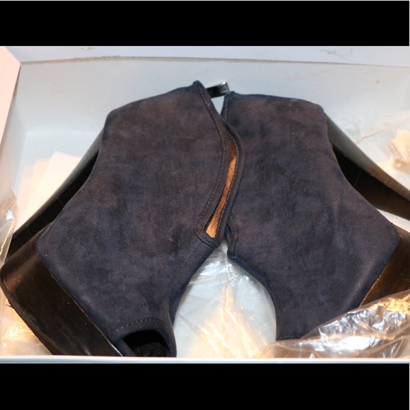 Open toe ankle booties - Picture 2 of 6